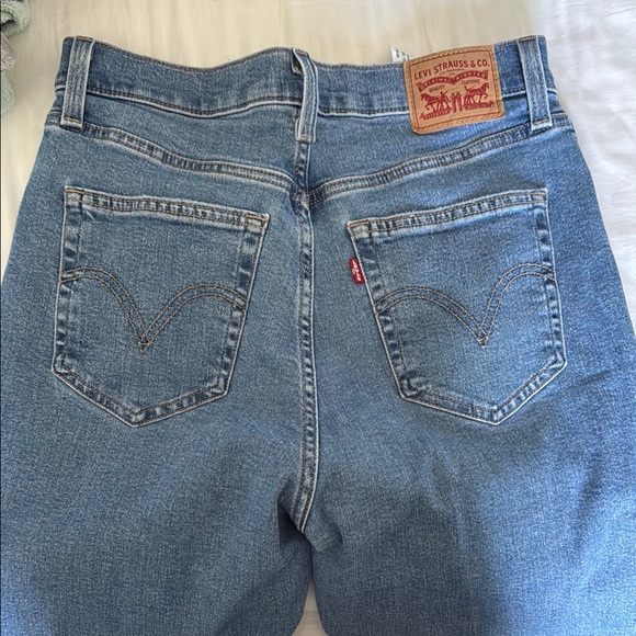 Levi's High Rise Mom Jeans - Picture 2 of 6